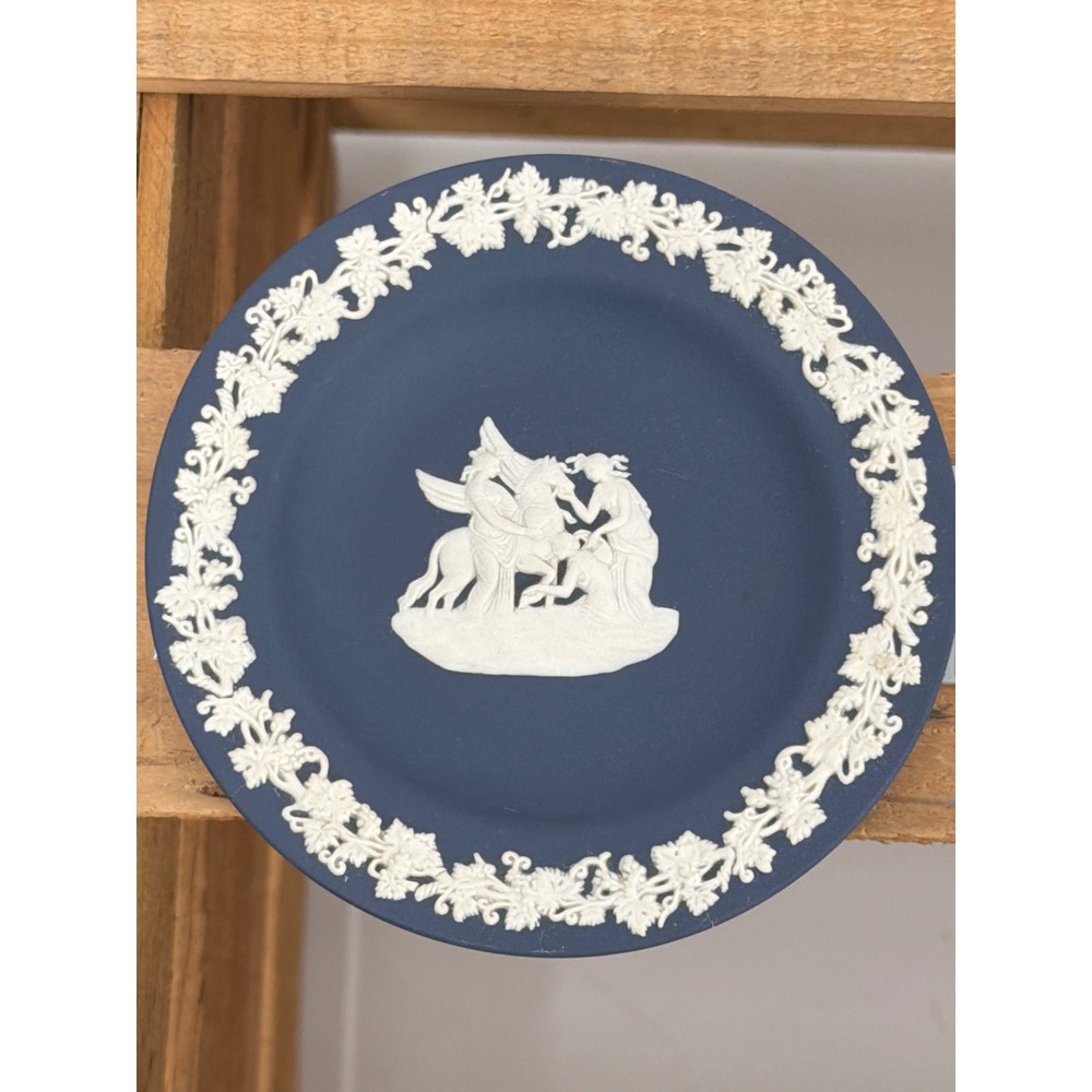 Wedgwood Blue‎ Jasperware Pegasus Small Trinket Plate White Bas-Relief Engl 4.5"